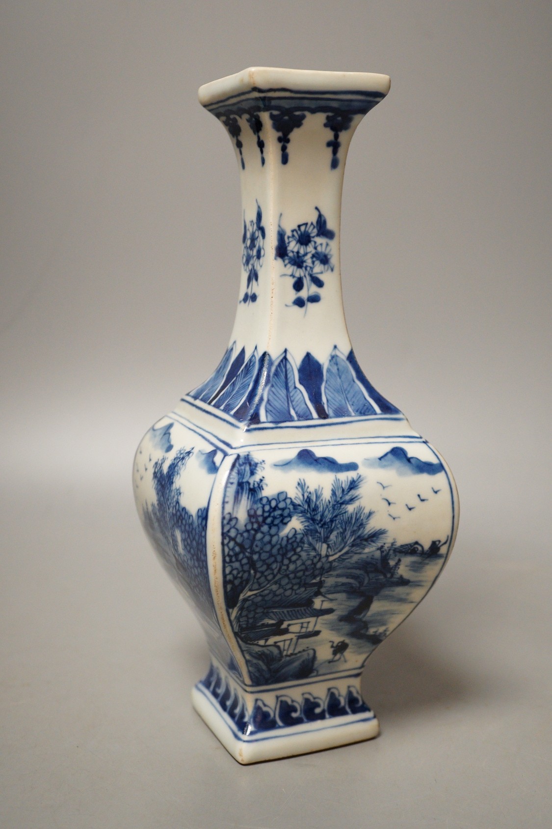 A Chinese blue and white vase, 23.5cm